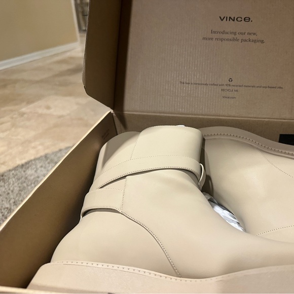 Vince boots NWOT in box gorgeous slip on above ankle Boots - Picture 1 of 6